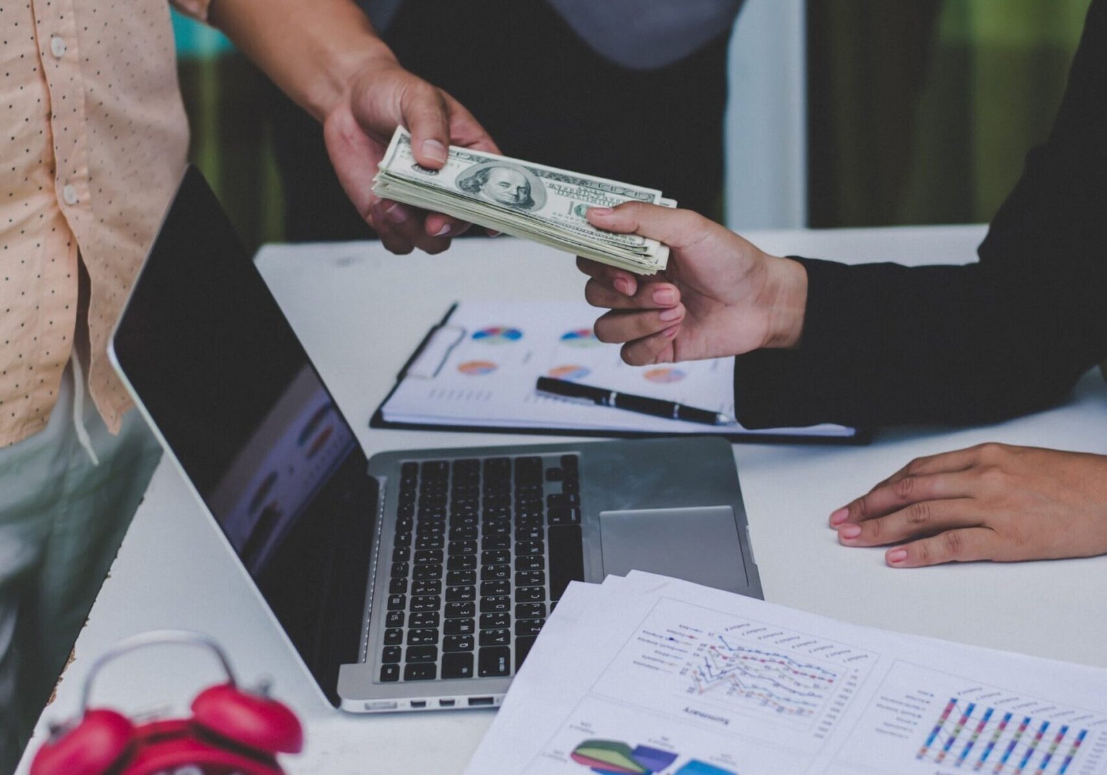 businessman-woman-workplace-paperwork-dollar